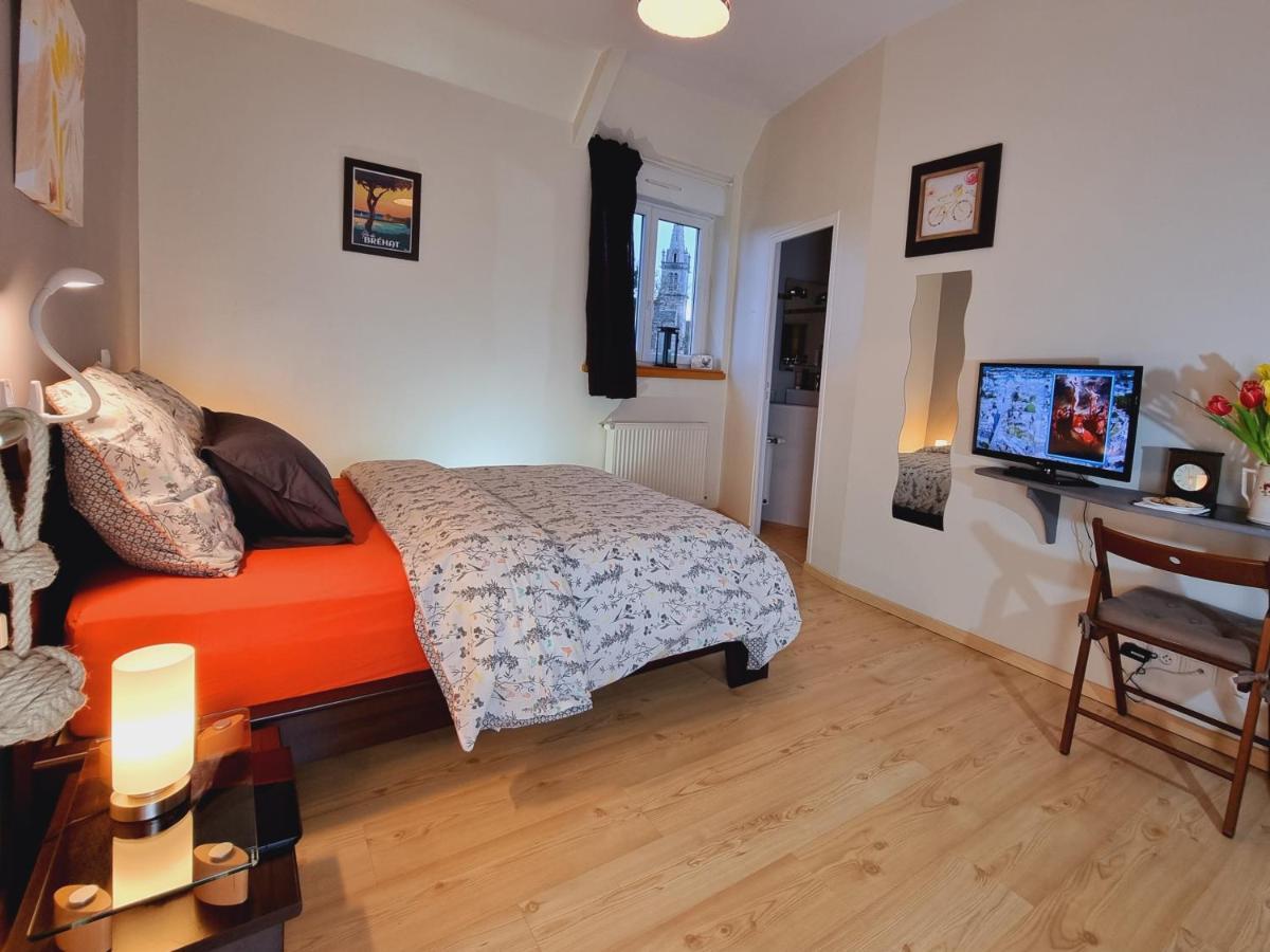 Chambres D'Hotes "Le Clos De La Baie" Пампол Екстериор снимка